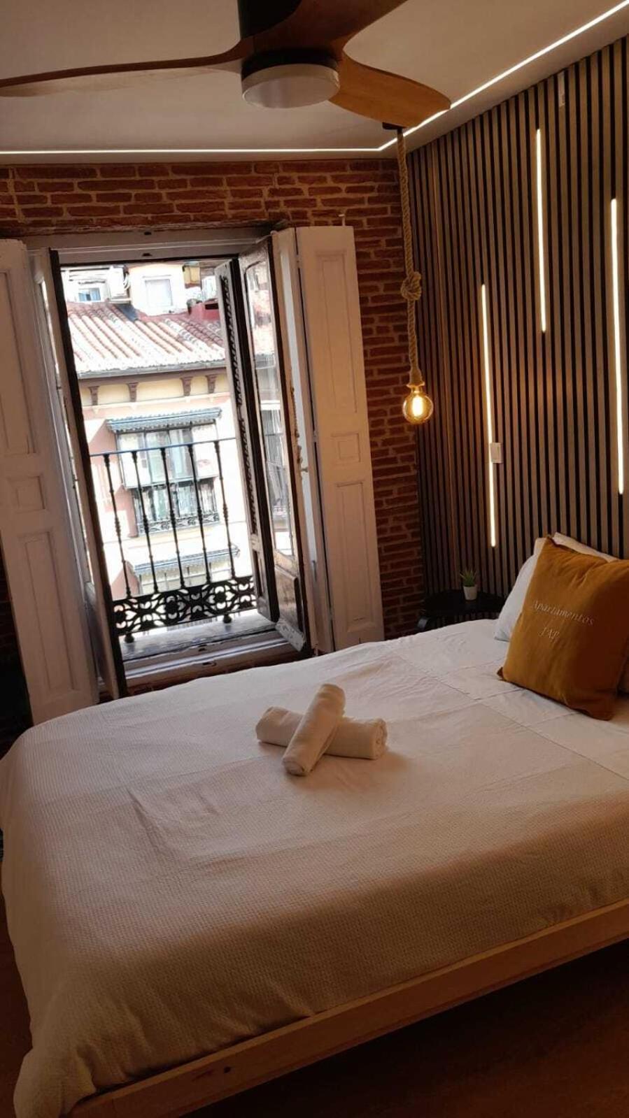 Apartamentos Preciados Madrid Ruang foto
